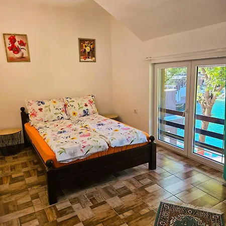 Bijela Ladja * Bihać