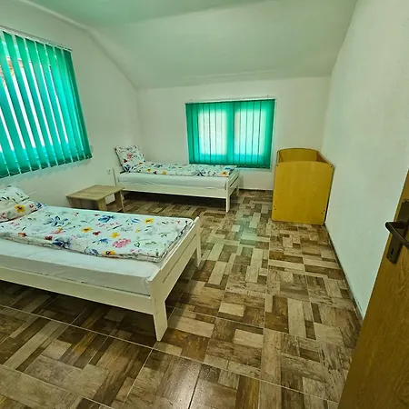 Bijela Ladja Apartment *