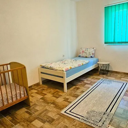 Bijela Ladja Apartment *